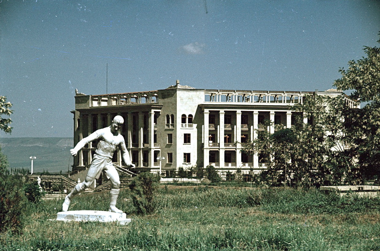 Kislovodsk, early 1950s. Photo by Semyon Fridlyand.