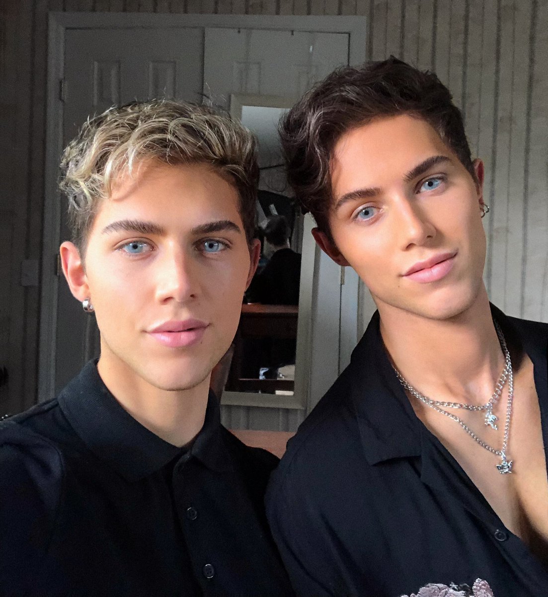 Twins the series. Luca & Cooper Coyle. Coyle Twins. Coyle Twins торс. Twins участники.