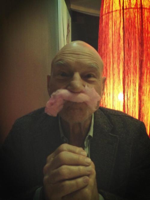 bearswithhats:catsnorfle:Photos of Patrick Stewart doing...