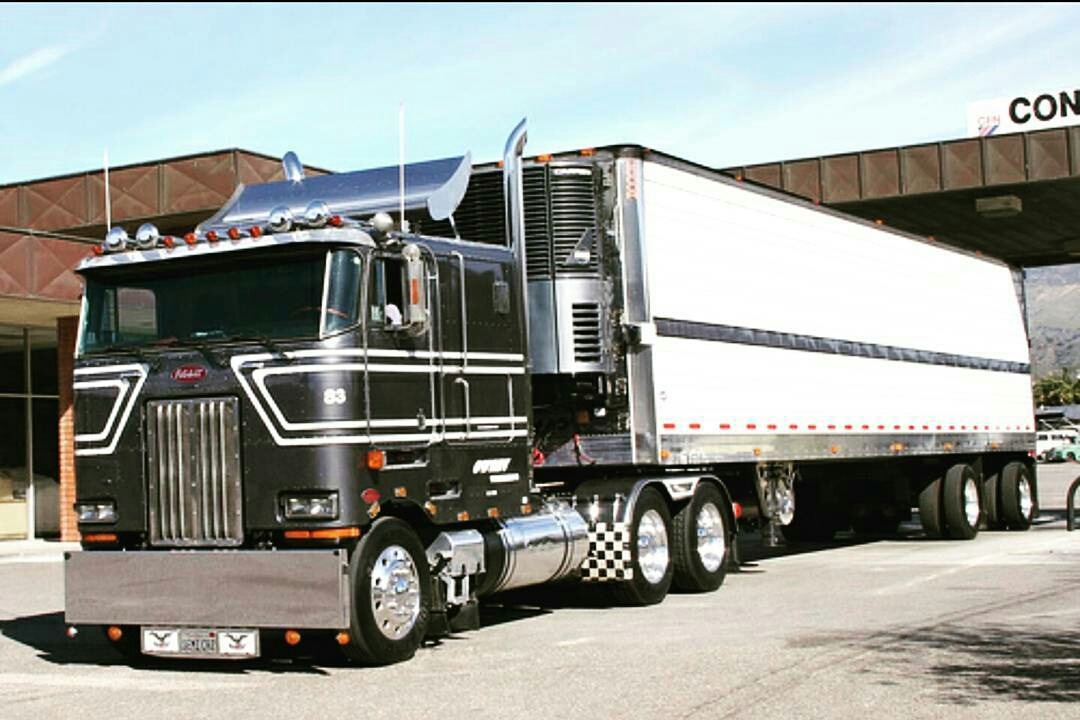 Semitrckn Coe Peterbilt Custom 362 With Matchin Reefer