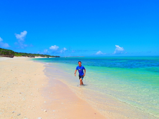 サマースペシャルツアー！夏休み旅行で人気の離島、石垣島・小浜島・西表島を格安ツアーで遊ぼう！人気の島内観光スポット川平湾・平久保灯台・竹富島を観光した後は、石垣島・西表島ツアーランキング１位のケンガイドがおすすめするアクティビティツアー体験を、カヌー＆由布島観光や SUP&ジャングル探検、アドベンチャーボートで行くパナリ島シュノーケルなど家族旅行・女子旅をお得な割引プランで遊びつくそう！