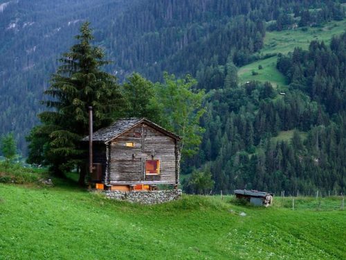 utwo:Tiny Cabin  Swiss Alps, Sarreyer hillside © Lionel...