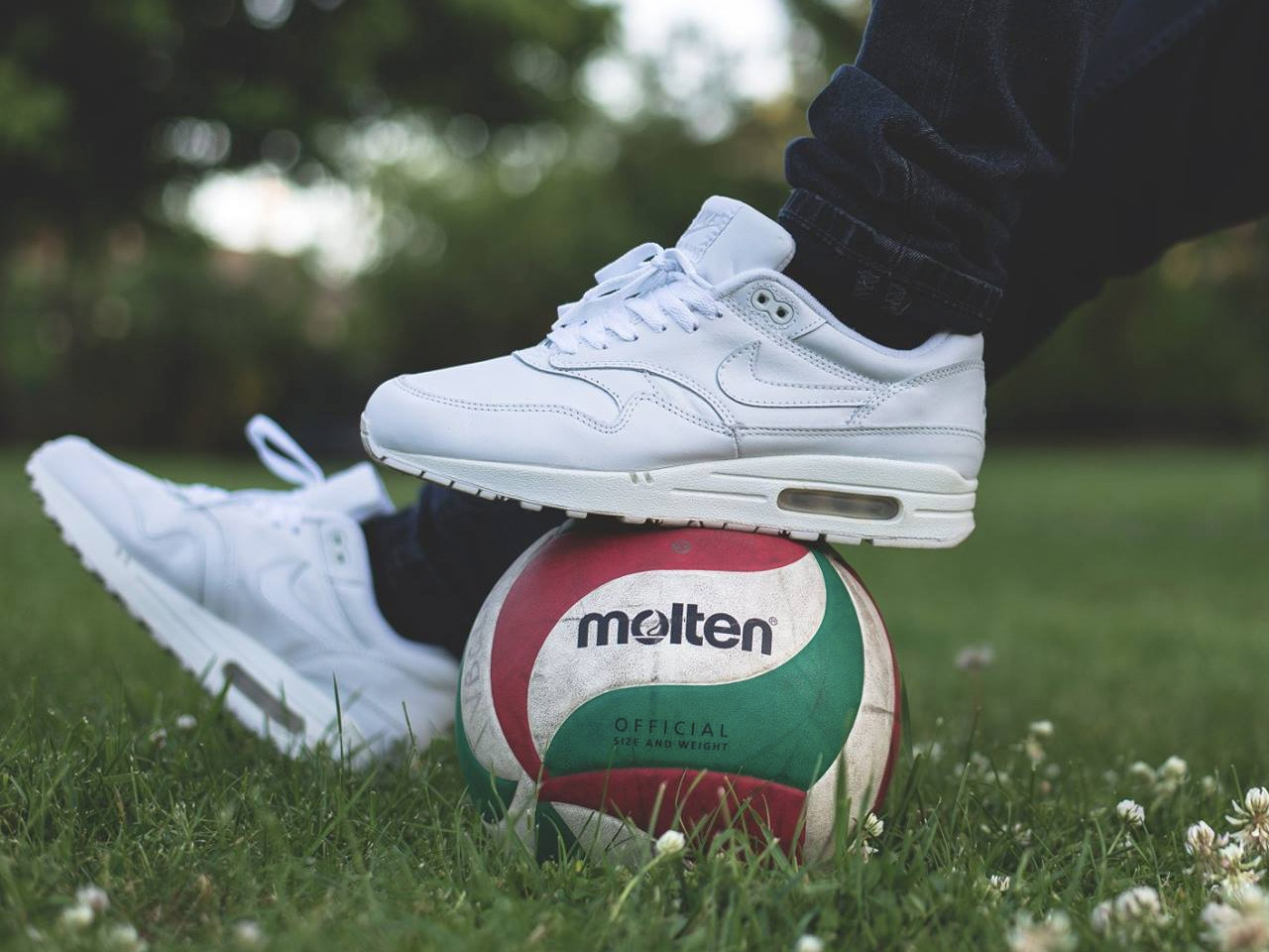 air max 1 white leather