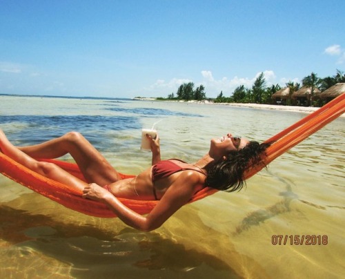 Sarah Hyland vacation sexy bikini beautiful girl