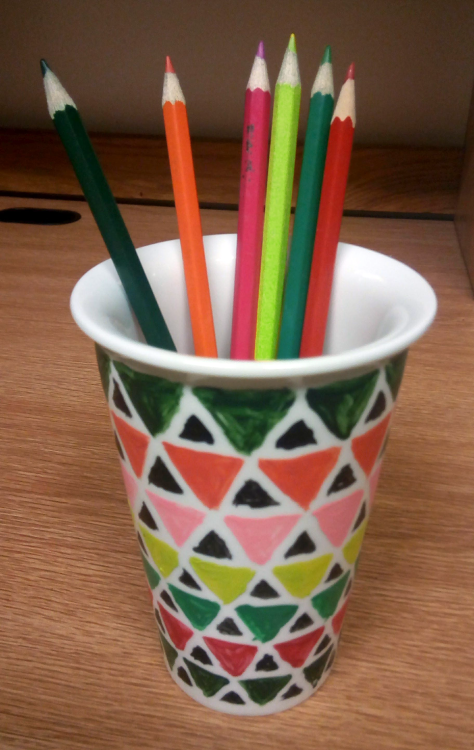 marri-art:Painted a cup to hold my colored pencils. You can use...