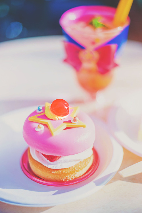 ashsnapem:Sailor Moon dessert items from Universal Studios...