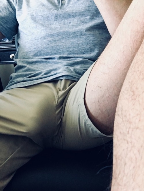 brantbluebulge:No one else in the office today, so I get to...