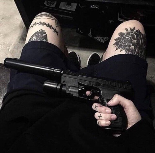 unlovedaddict:making me cry and pull out my gun