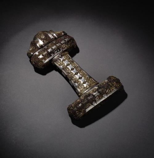 armthearmour:A stunning Viking era sword hilt of bronze inlaid...