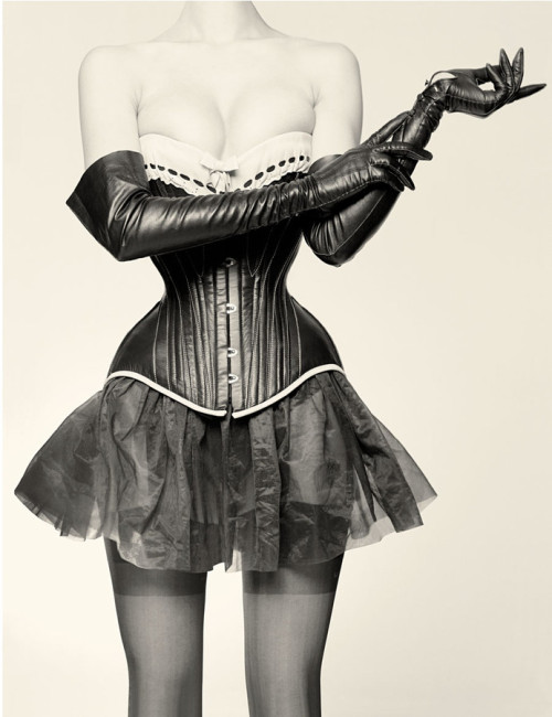 jadevixen:One of my iconic fetish fashion images from the...