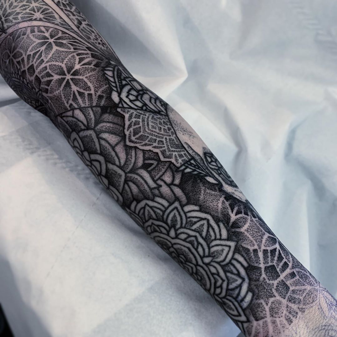 Da3eeef36878 Buy Good Presenting Geometric Stippling Tattoo Sleeve