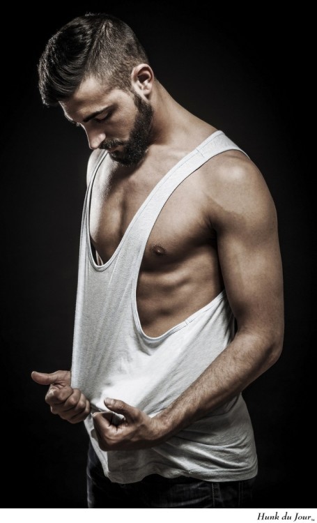 Your Hunk of the Day: Damian Galbis http://hunk.dj/7377