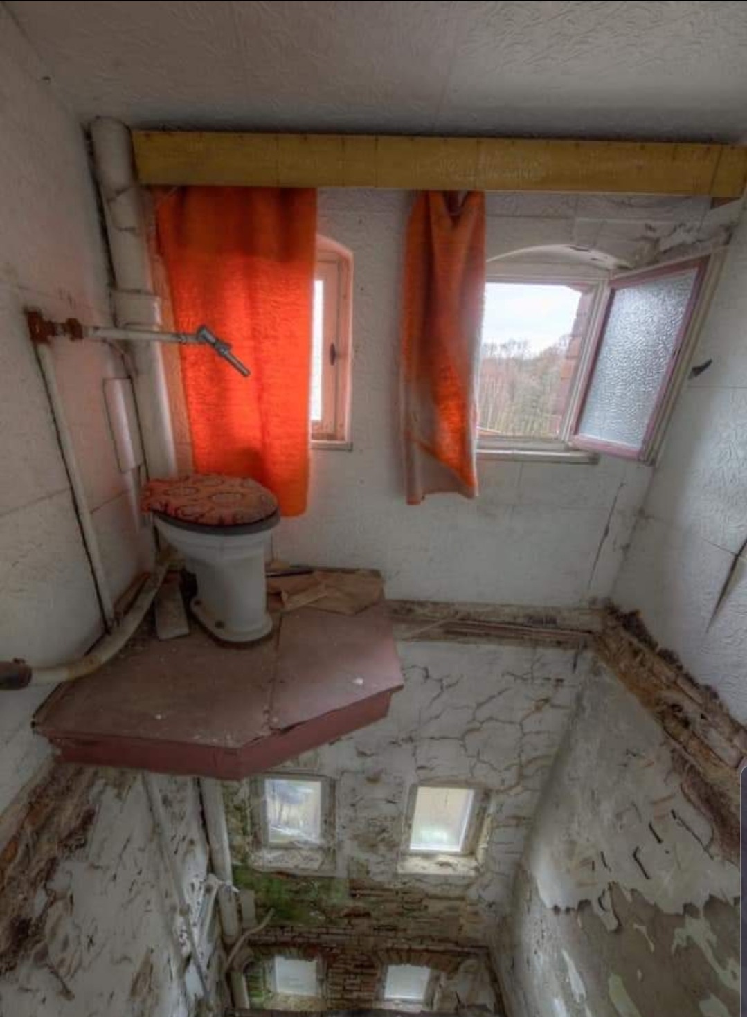 18 Photos Of Deeply Cursed Toilets Around The World That Are Creepy As F Ck Asviral