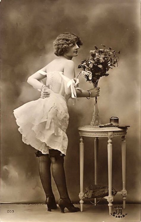 vintageeveryday:46 cool pics that show Edwardian ladies in...