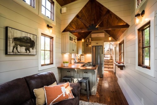 aquietcottagelife:This gorgeous 37′ gooseneck tiny house is the...