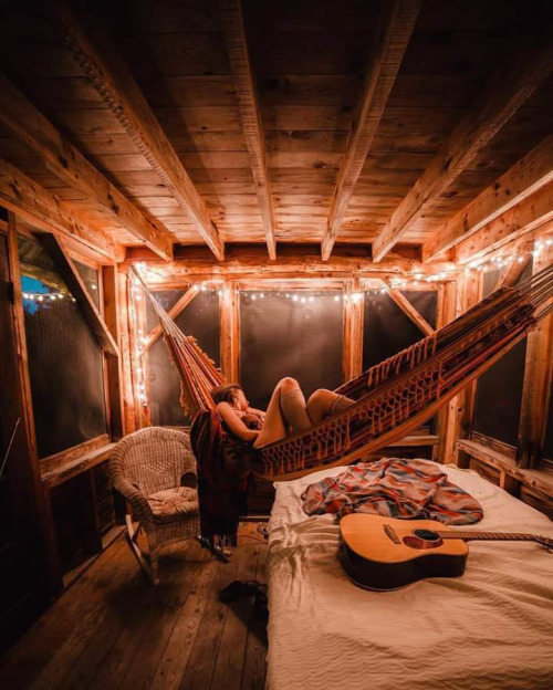 autumn cabin aesthetic fall home & lifestyle home decor interiors mountains nature camping guitar bedroom warm and cozy cozy autumn