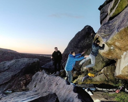 www.boulderingonline.pl Rock climbing and bouldering pictures and news Finding the only dry bit of rock today after the hailstorms and...