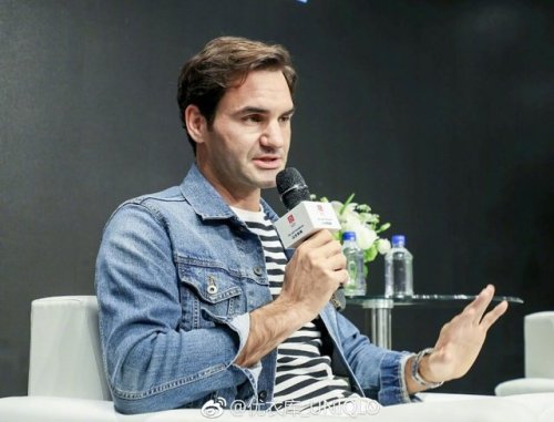 rfederer2:Roger Federer at the Uniqlo Shanghai Flagship...