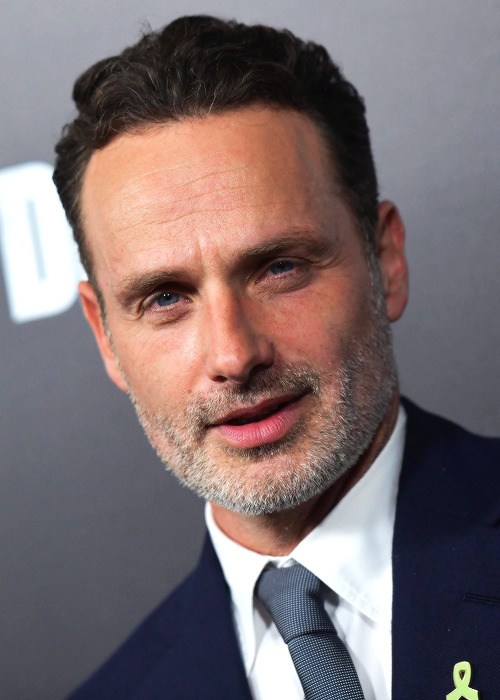 andy-clutterbuck:Season 9 Premiere of The Walking Dead