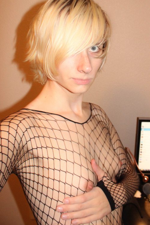 sorrelllovesscarves:I got a fullbody fishnet suit!