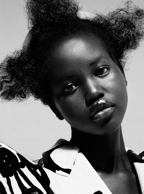 visualjunkee:COMME DES GARÇONS - model: Adut Akech -...