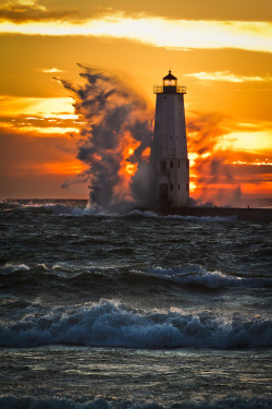 Frankfort Lighthouse | Michigan (by ETCphoto)