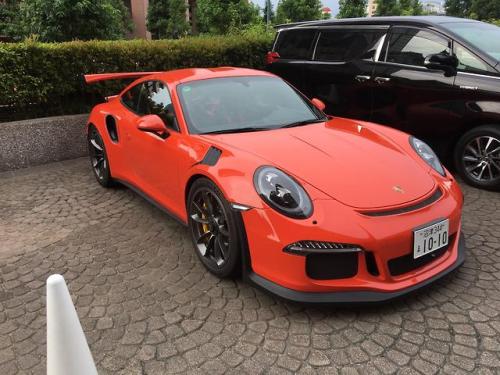 topvehicles:Porsche in front of the Westin Hotel Tokyo via...