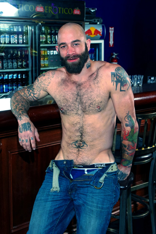 http://hairymacho.tumblr.com/