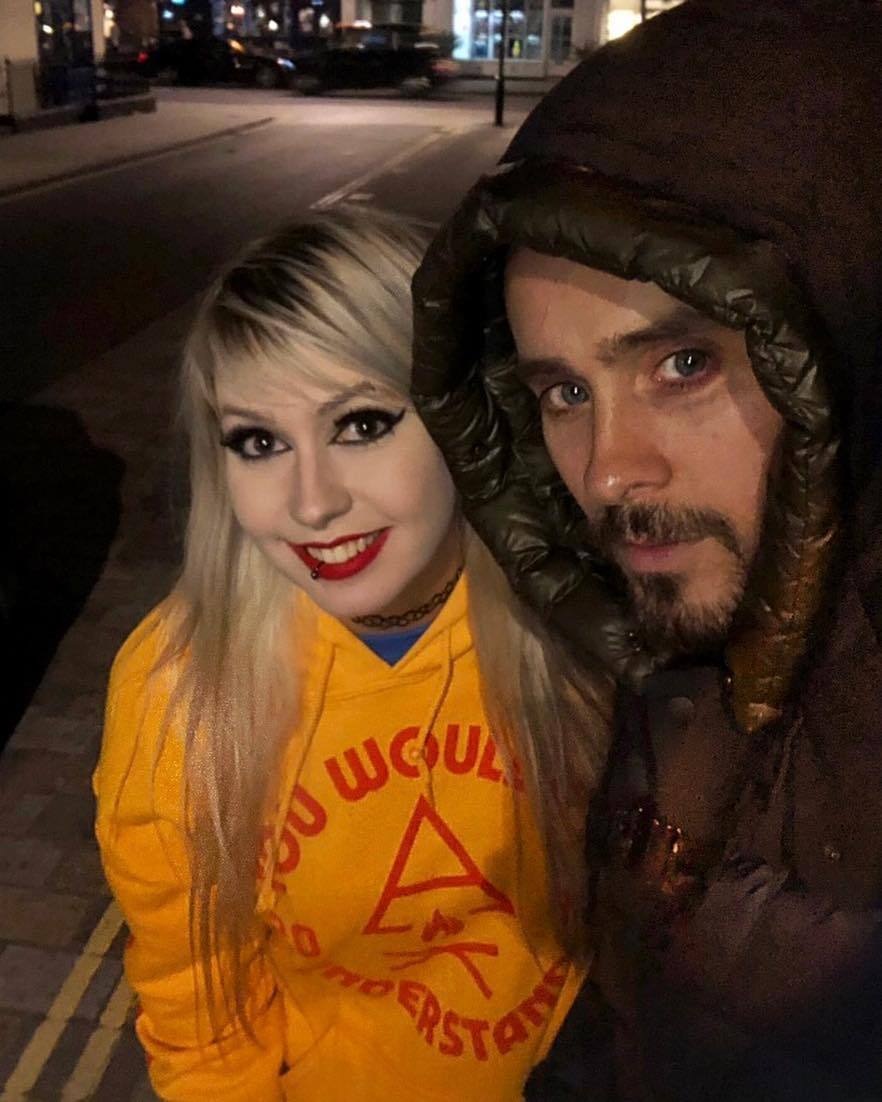 Keeping up with Jared Leto - Jared with a fan in London, England. (Feb ...