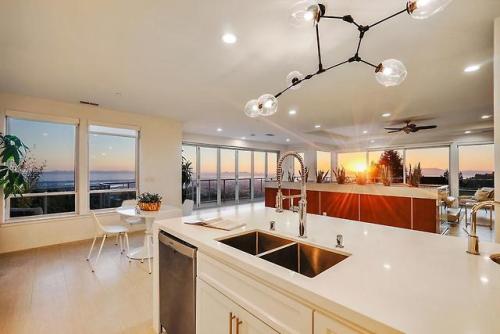 stylish-homes:Kitchen Sunset. Oakland, CA via reddit