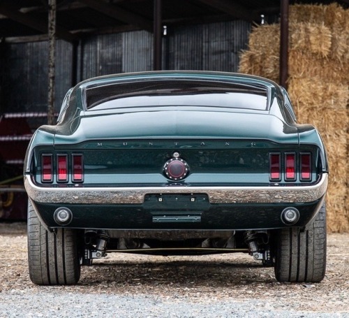 utwo:‘67 Ford Mustang 390GT©  silverstone auctions ltd