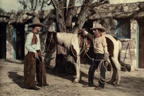 rustictxranch:Two ranch hands enjoy downtime at a cattle ranch...