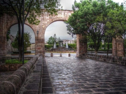 cazadordementes:La señorial Morelia, Michoacán.