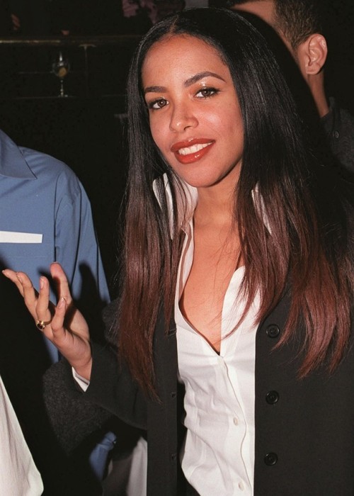 aaliyahsources:aaliyah and her “ombré hair” era. 2000 >>...