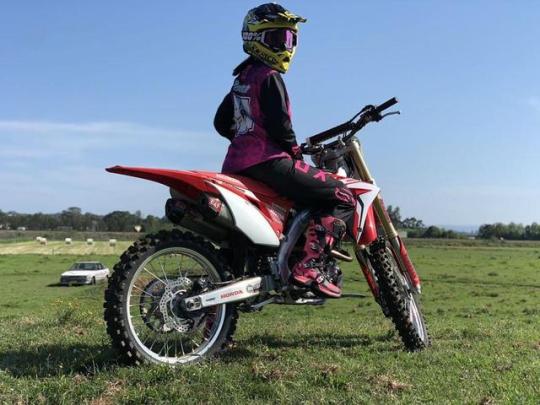 Enjoy this beautiful Friday afternoon with the beautiful & badass @_kylee_80 😍 #motocrossbabes