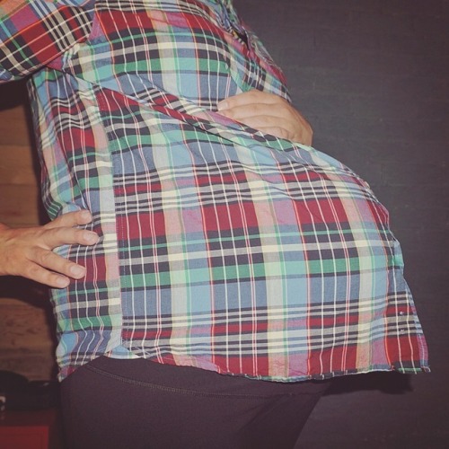 bambimelly:Pregnant belly hiding under a plaid shirt