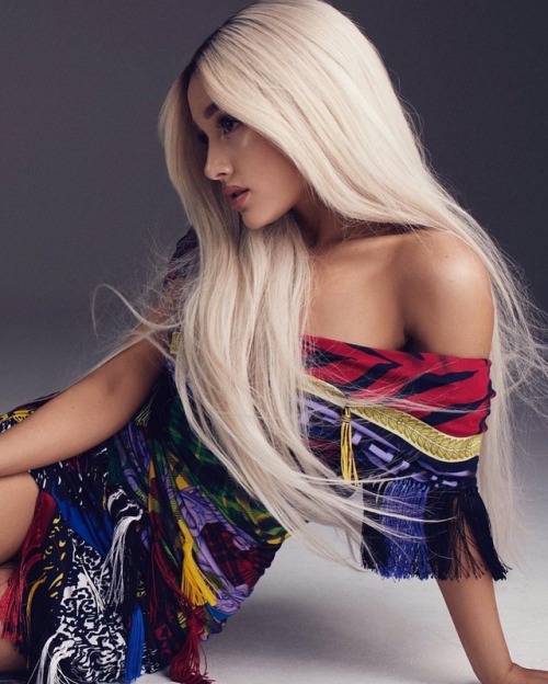 Ariana Grande Ariana beautiful woman loira platinado ensaio fotográfico magazine wallpaper Ariana Grande lockscreen Ariana Grande wallpaper cute pretty wonderful god is a woman mytext photo instagram