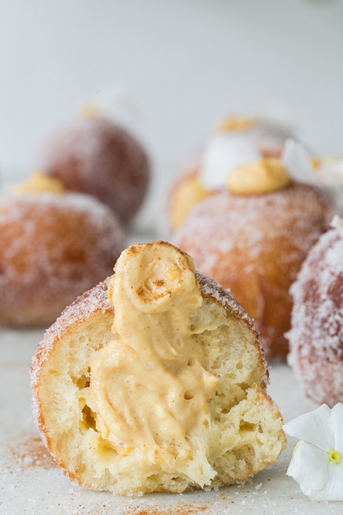 sweetoothgirl:HOMEMADE PUMPKIN FILLED DONUT HOLES