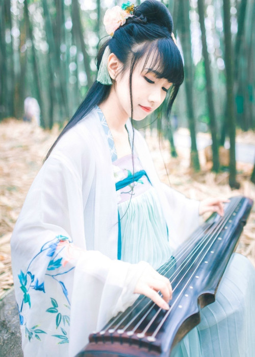 ziseviolet:xxxshakespearexxx:东边糖糖云Traditional Chinese hanfu...