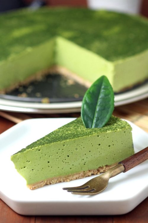 Vegan Matcha Mousse Cake