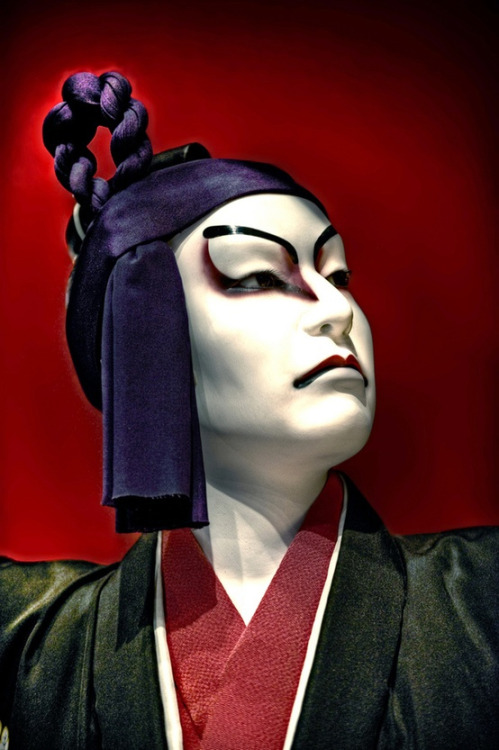 thekimonogallery:Japanese kabuki theatre actor.  Photo by Jon...