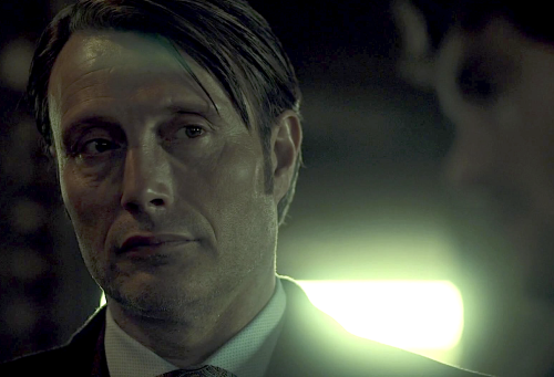 maydei:madssonofmikkel:Hanni watches the “chrysalis”...