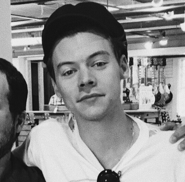 𝓥𝒊 — Harry + Larry / himself 🍒 - headers aren’t mine...