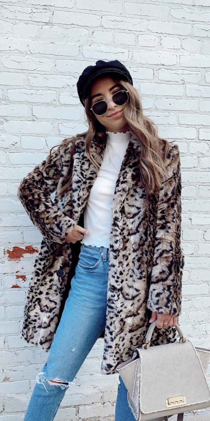famous celebrities, high fashion, ladies, post, foto Get you a coat thatcute and keeps you warm. {wearing bbdakota leopard coat} 