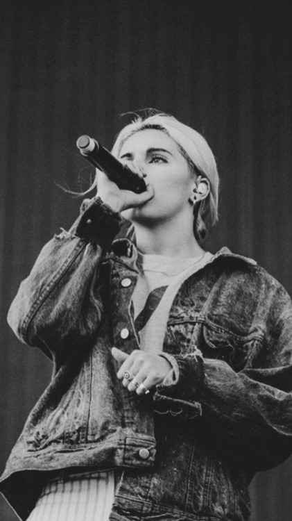 lockscreensandwhatever:lynn gunn lockscreens