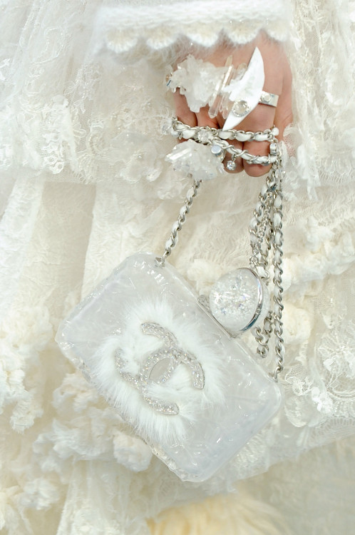 lastfashionhero:Chanel Fall/Winter 2010 details