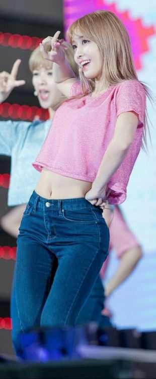 kpopbodyinspo:Momo being goals throughout the eras part...