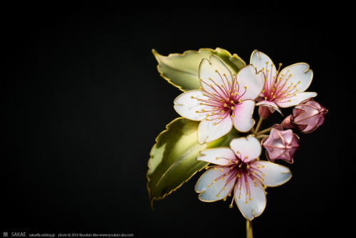 Japanese artist Sakae creates botanically-inspired hair combs...