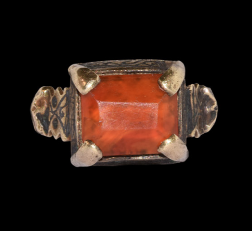 gemma-antiqua:Seljuk gold and carnelian ring, dated to the 12th...