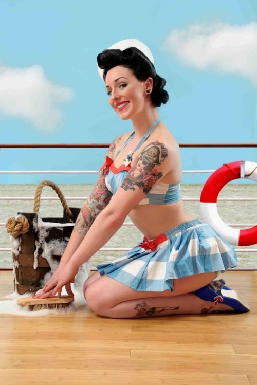 Alternative Pinups